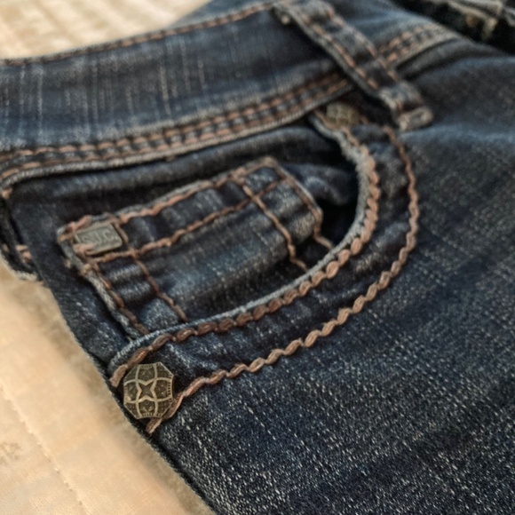 Silver Co Suki Lowrise Dark Wash Sz 26 - Picture 9 of 11
